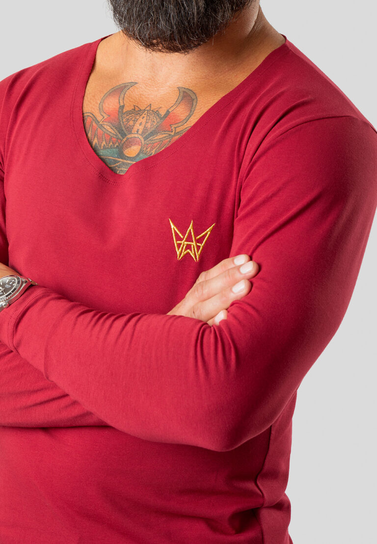 Longsleeve T-shirt with a Burgundy Gold Crown Neckline